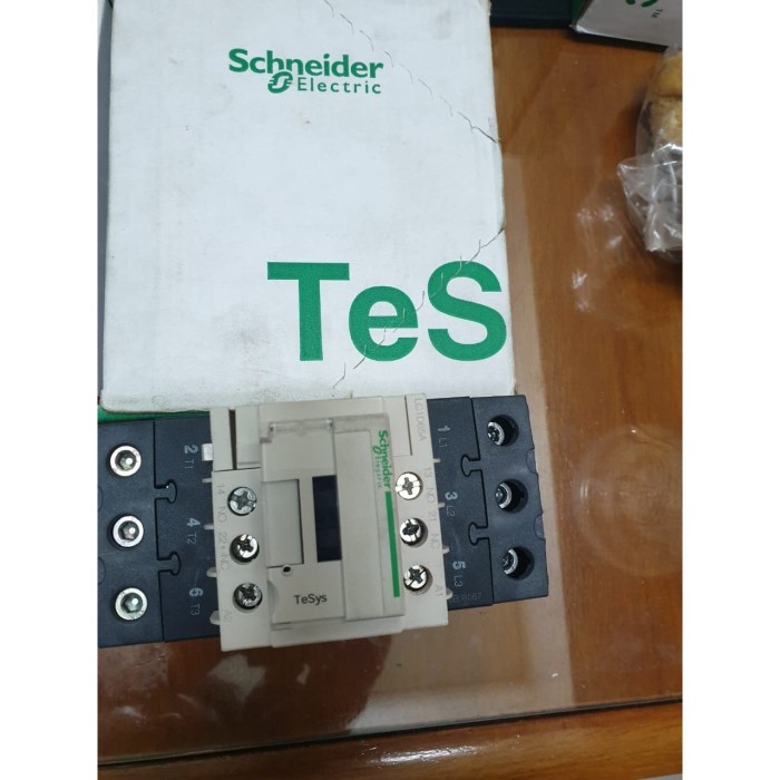 Jual schneider electric kontaktor / contactor LC1D65AM7 / LC1D65 / lc1d65 Murah