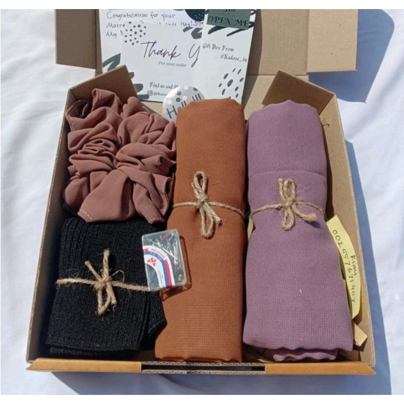 

TERMURAH] KADO HAMPERS CEWEK WISUDA, PERNIKAHAN, ULANG TAHUN, SOUVENIR