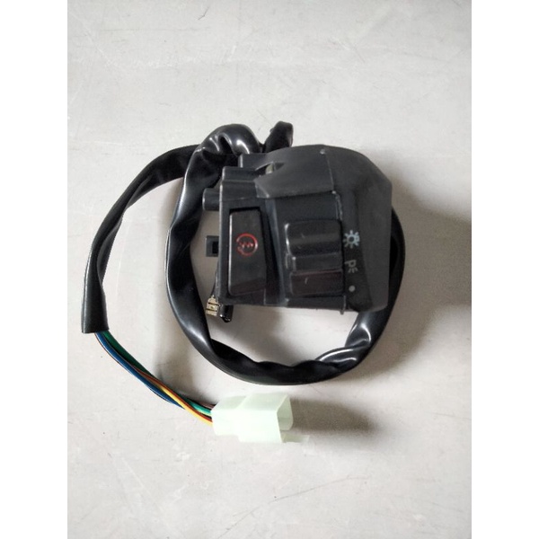 SAKLAR/HOLDER KANAN MEGAPRO MONO 2010 CARBU