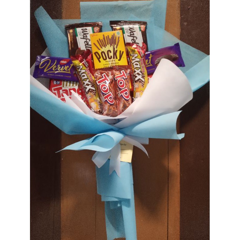 Buket snack wisuda.Buket snack ulang tahun.Kado ulang tahun buket snack.Hadiah wisuda buket snack