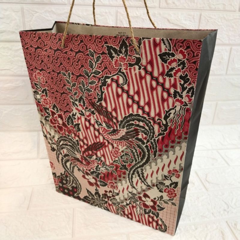 

Paper bag motif batik ukuran 36x28x8cm