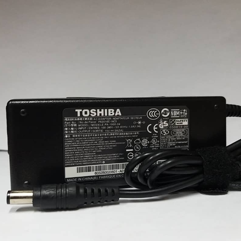 Adaptor/Charger TOSHIBA Portege M100 M200 M400 M3500 Series / 15V-5A DC 6.0*3.0mm Original