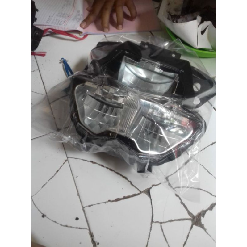 lampu depan refektor xabre