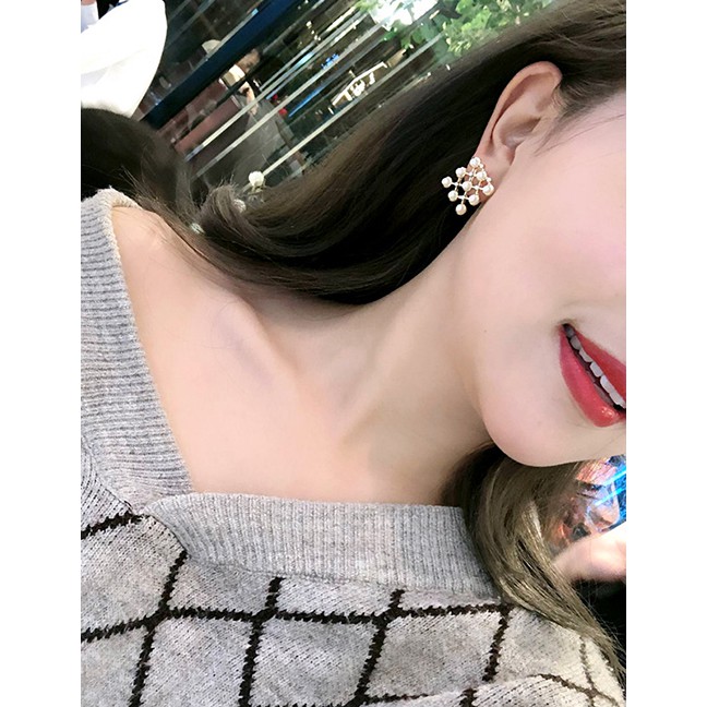 LRC Anting tusuk Fashion Golden Pearl Geometric Cutout Stud Earrings D80660