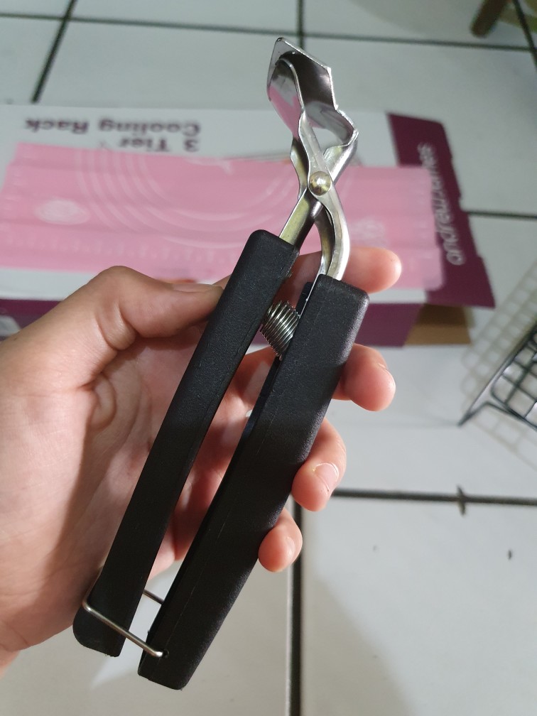 Penjepit Panci Mangkok Piring Pegangan Anti Panas Dish Clamp Capit Hot - Hitam Bgrt56