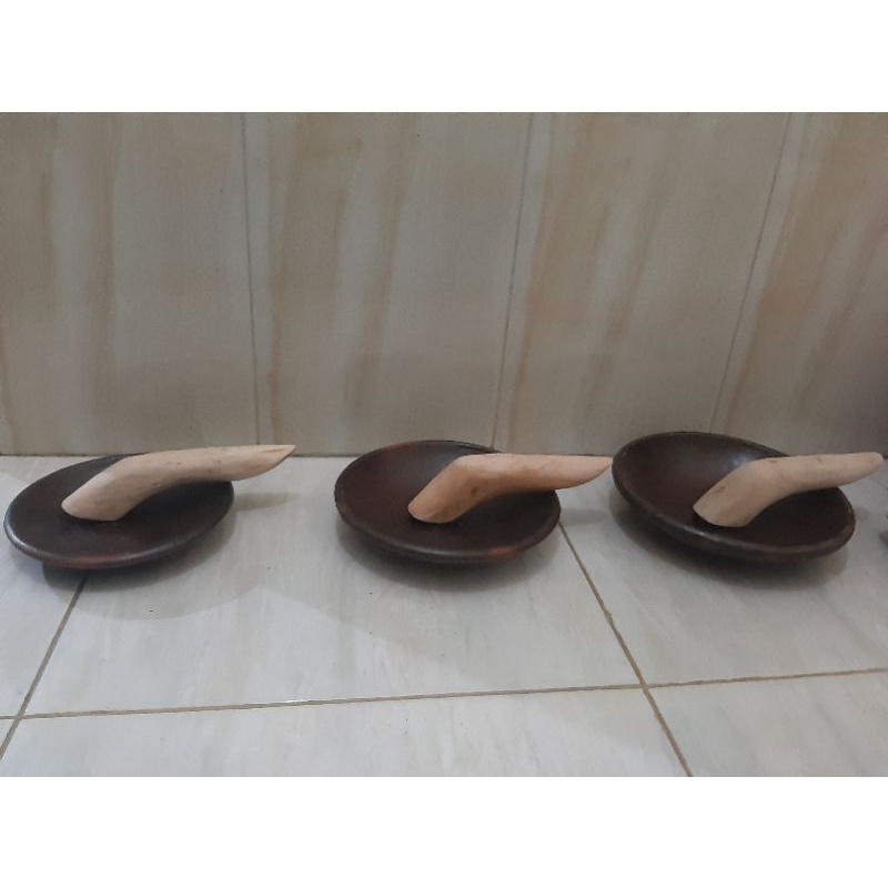 Cobek Hitam Tanah Liat(Platinum) + Ulekan Kayu (FREE BUBBLE WRAP dan KARDUS)