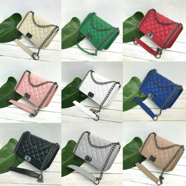 Tas selempang Chanel Boy Mini Bubble cantik
