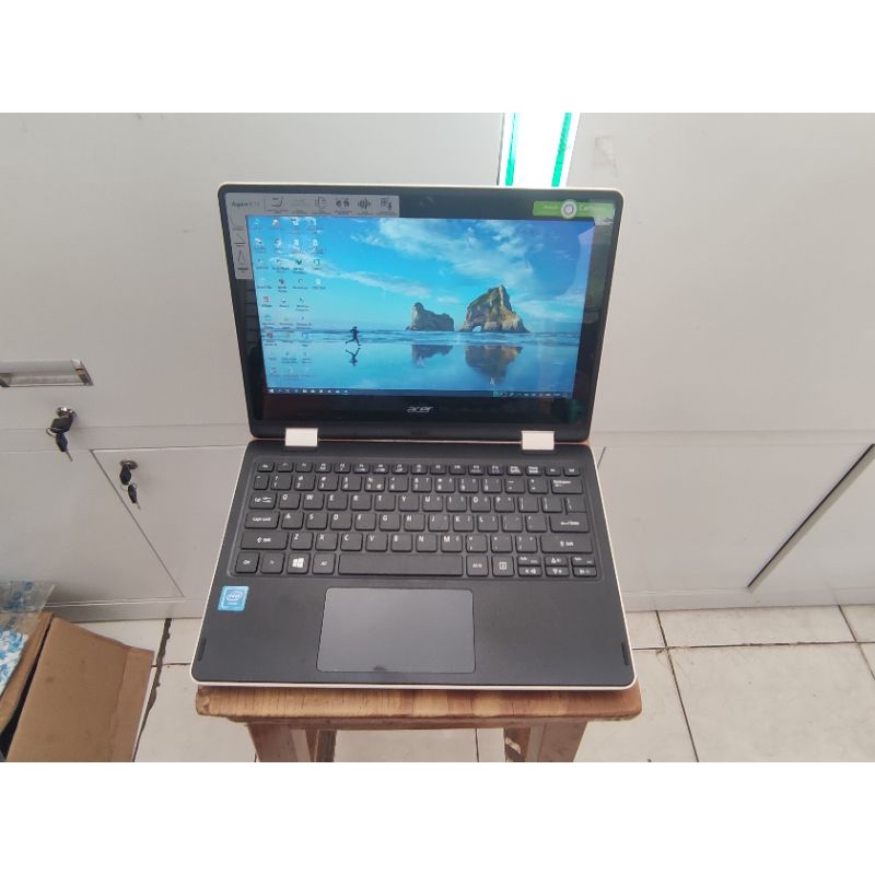 Notebook Acer Aspire R11-R3-131T Ram 4gb HDD 500gb intel Celeron Layar sentuh mulusss