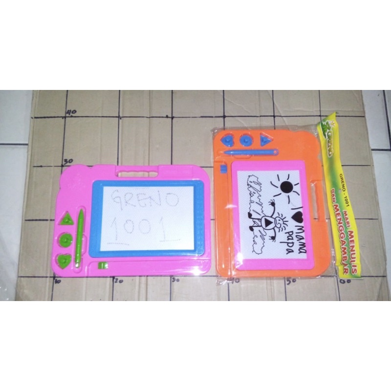 

Papan tulis segi magnet