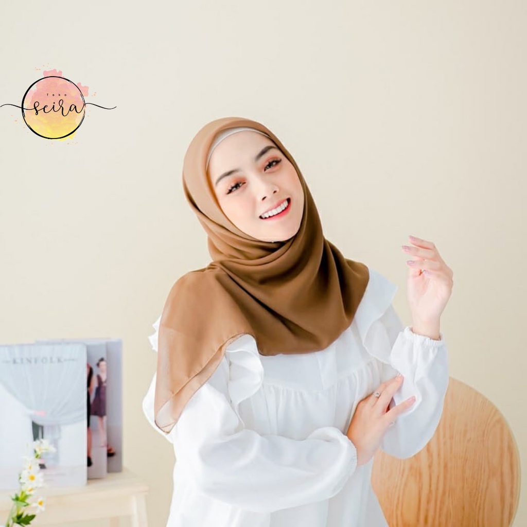[BISA COD] Bella Square Hijab Segiempat / Kerudung Segi Empat Bella Square / Jilbab Segiempat Bela (Kain Tebal Adem Tidak Menerawang)-Dijon