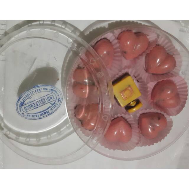 

Coklat karakter love toples ukuran 1/4Kg
