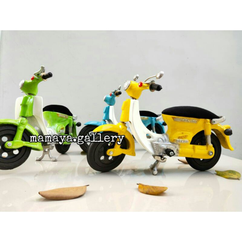 Miniatur Motor Honda 70 Deluxe / Miniatur Motor Pitung