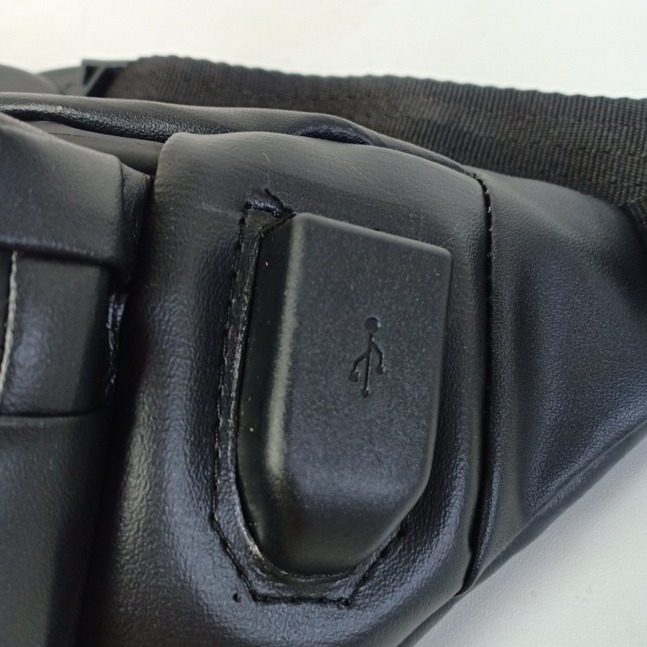 Tas Selempang WaistBag USB WaterProof Buffback North