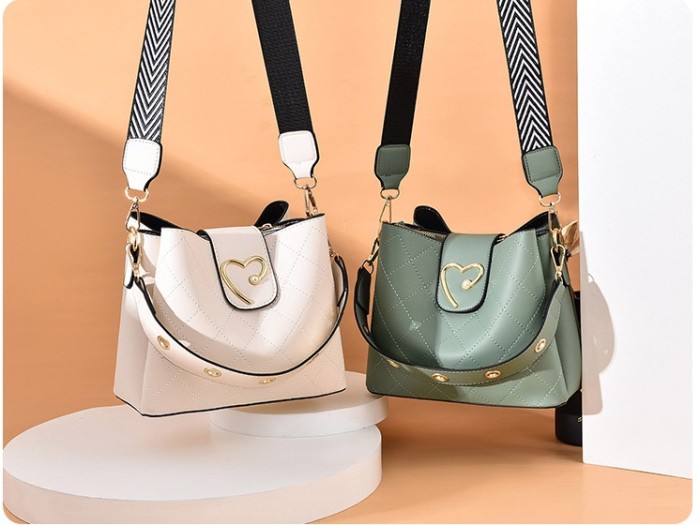 TAS PESTA SELEMPANG WANITA IMPORT BRANDED GROSIR TAS BATAM CEWEK KOREA - Putih