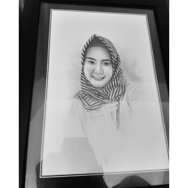 lukisan pensil hitam putih A3 plus figura