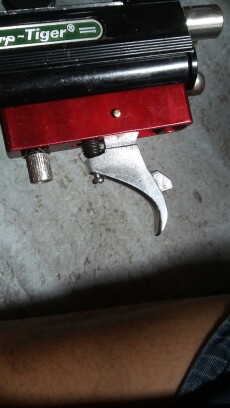 Tarikan Picu. Almunium . Hitam