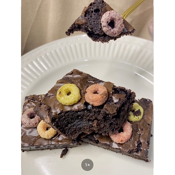 

Fudgy Cereal Brownies ( 20x20 cm )