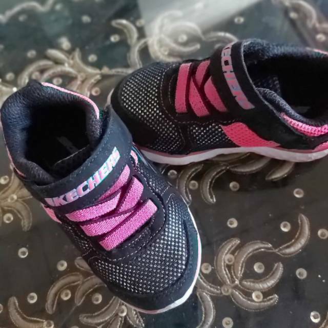 Prelove sepatu Skechers