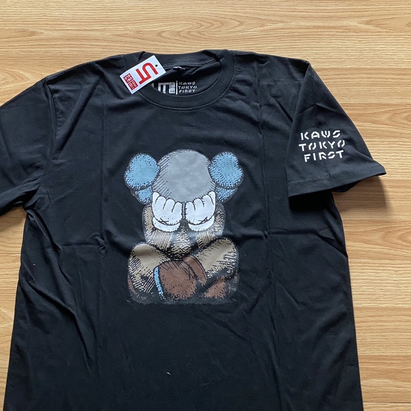 Kaos Uniqlo x Kaws Tokyo first | Tshirr Uniqlo-1