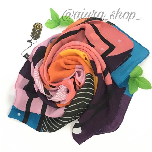 Hijab segi empat motif yeffa
