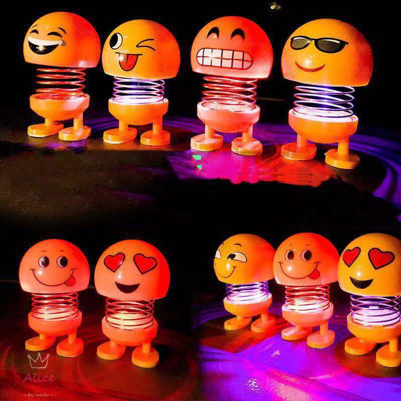 Boneka Perr Goyang LED Kepala Emoticon Emoji Spring Shaking Head Doll Toys