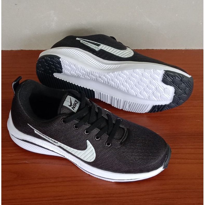 sepatu sneakers nike zoom black white sneakers nike zoom hitam putih