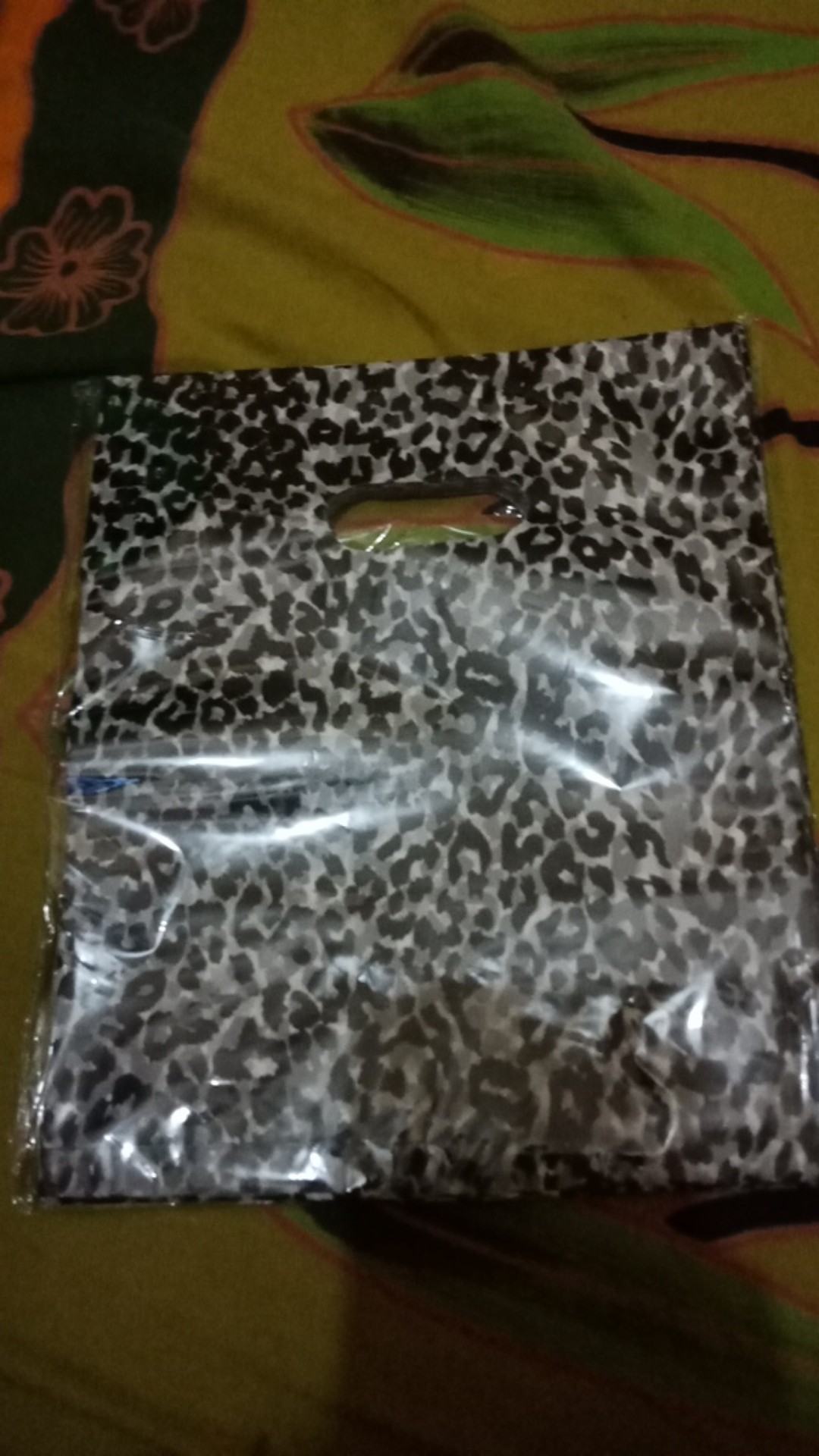 Promo Isi 100 Lembar - Kantong Plastik Motif Kresek 20×25 Cm - Plastik Packing Online Shop - Kresek