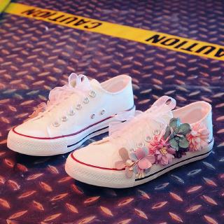  Sepatu  Sneakers Casual Profesional Wanita Model Laceup 