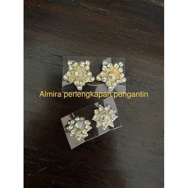 anting subang motif bintang