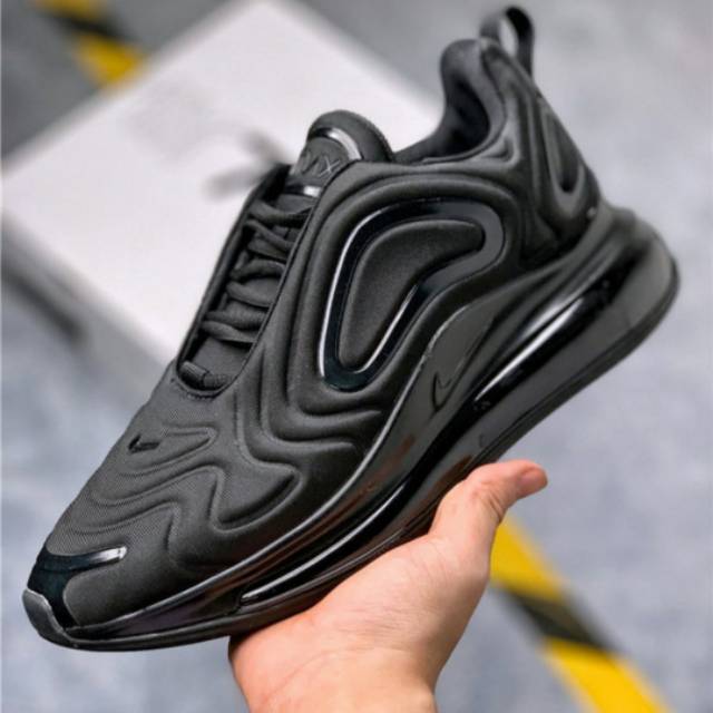 nike triple black 720