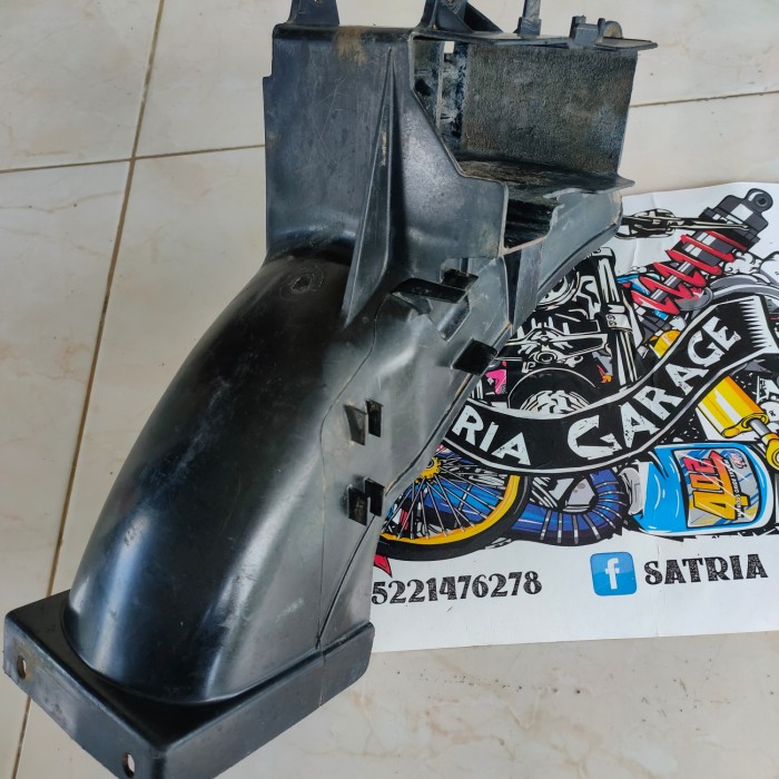 sambungan/kolongan spakbor belakang f1zr original