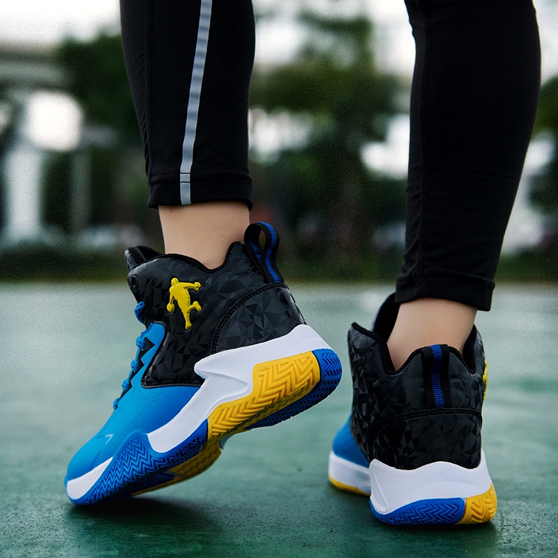 Nyaman dan Lembut Bernapas Ringan Sepatu Olahraga Anak Laki-laki Sepatu Lari