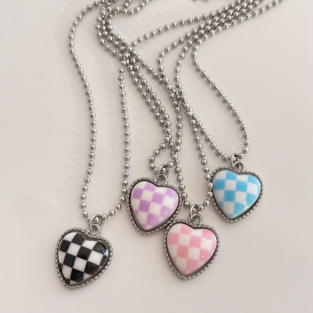 Kalung Rantai Liontin Hati Motif Kotak-Kotak Bahan Metal Warna Silver Gaya Punk Untuk Wanita