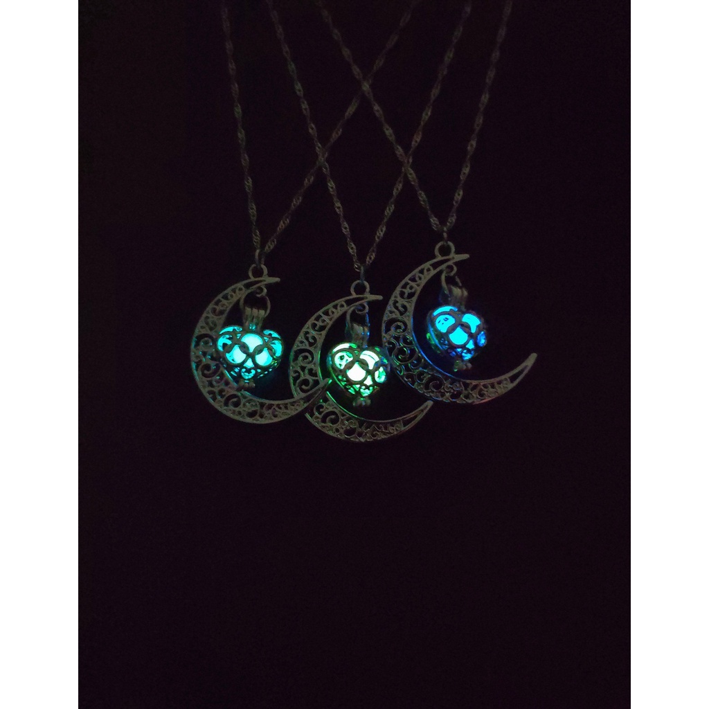 Kalung Desain Bulan Hollow Luminous Bahan Alloy Untuk Halloween