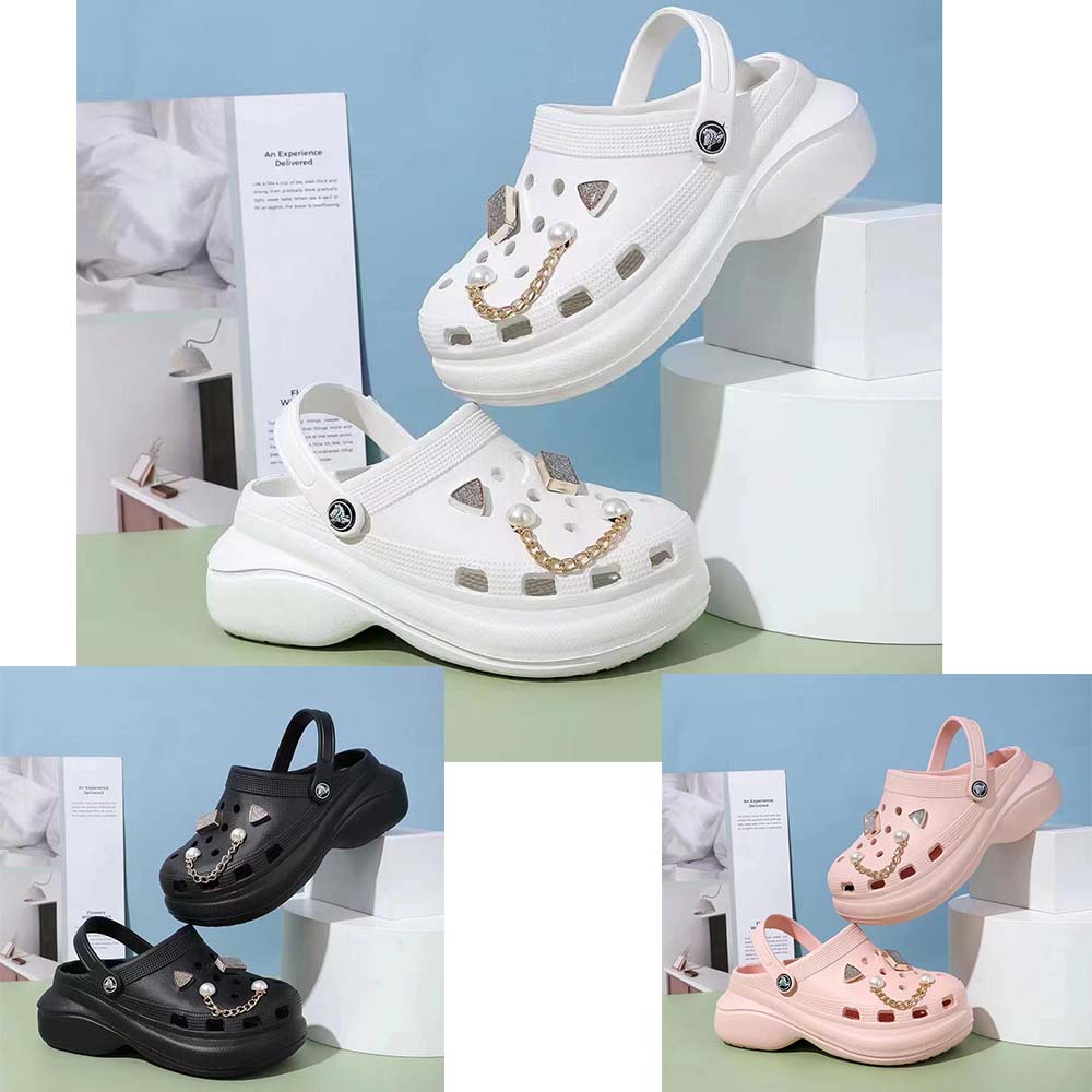 Crocs Sandal Wanita/ Classic By Crocs/ Free Jibbits Pantai