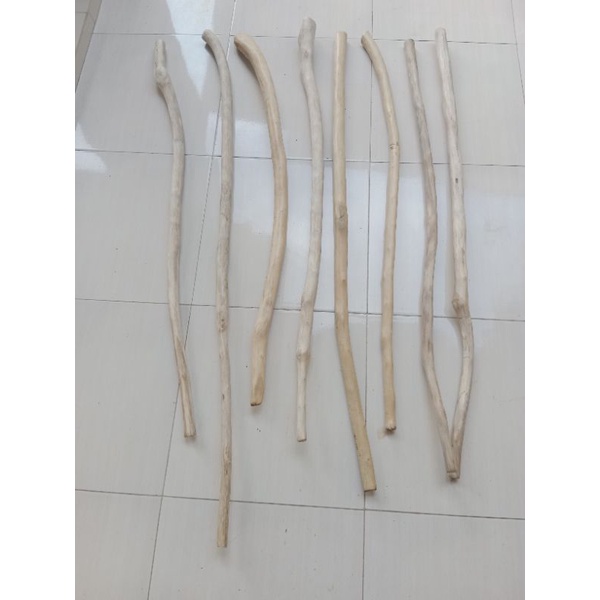 Tongkat jalan kayu walikukun