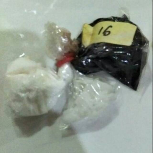 

Pewarna Napthol,garam dan indigosol untuk membatik