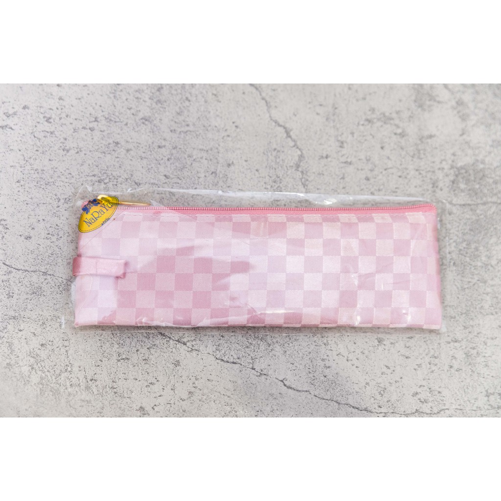 

Tempat Pensil Naraya Thailand motif kotak-kotak warna pink