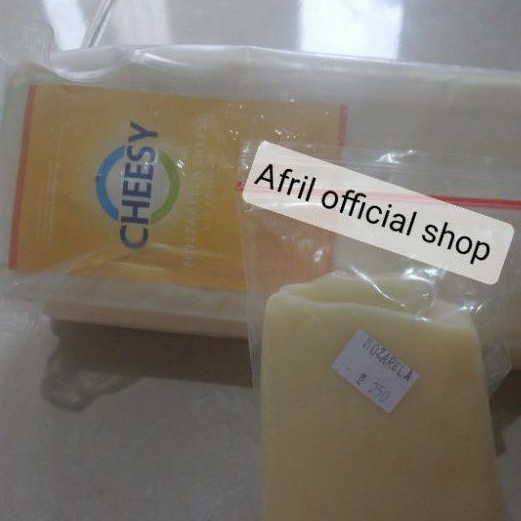 

Cheesey mozarella 250gr kemasan repack keju mozzarella