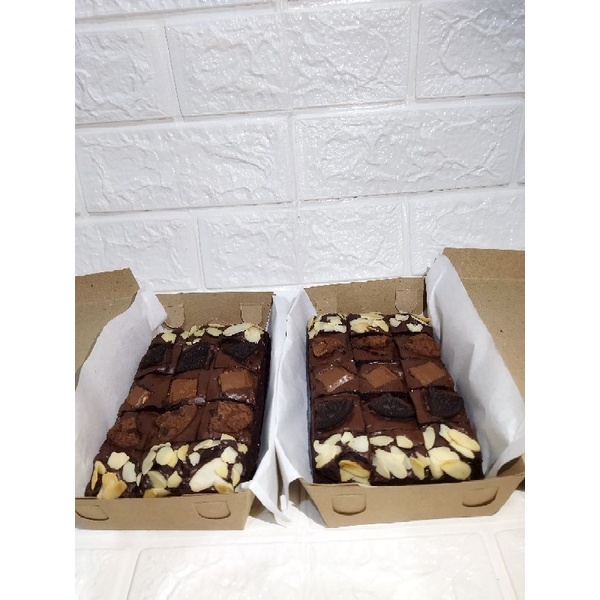 

Premium Fudgy Brownies | Brownies Panggang | Brownies ukuran 15x10x4cm | small