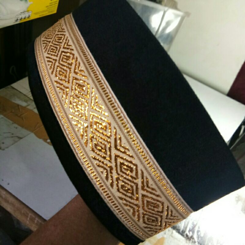 peci songkok kopiah aceh bahan bludru Hitam exclusive motif emas