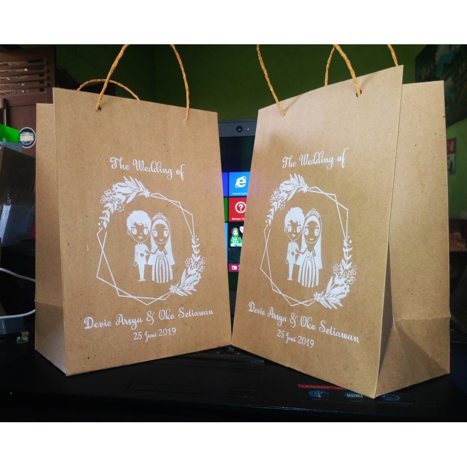 Paperbag Tas  Kertas Murah Desain Custom Ukuran P15 L9 T21 