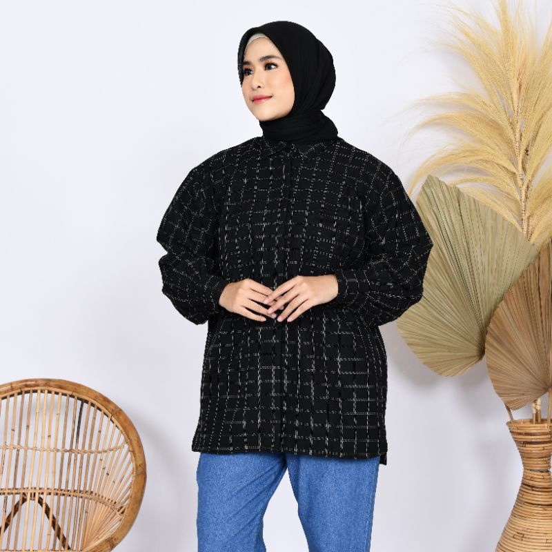 KIREIDESU NANIYA Oversized Shirt in White and Black Tartan