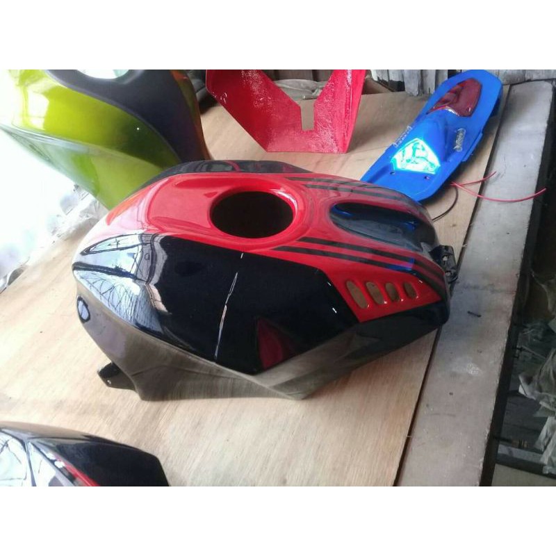 cover tangki r15v2 model r1new hitam lis merah