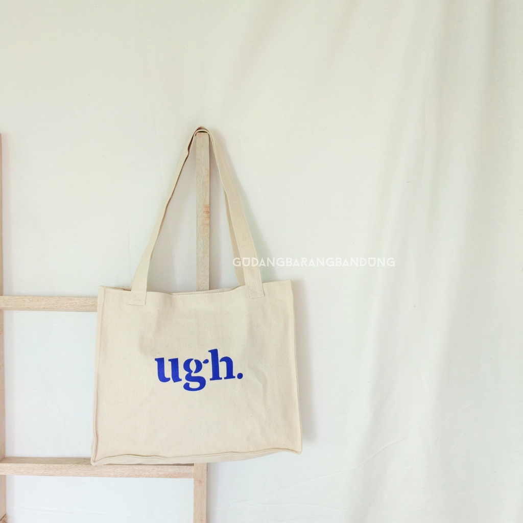 Tote Bag Canvas dengan Desain Square 'UGH': Gaya yang Ekspresif untuk Aktivitas Anda!