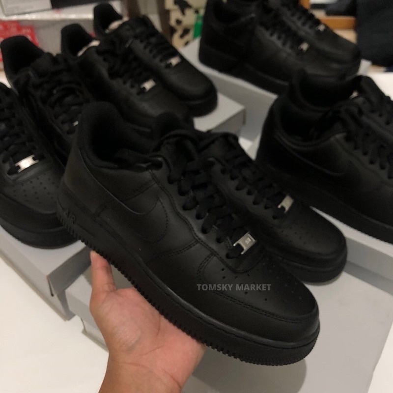 Nike Air Force 1 Triple Black