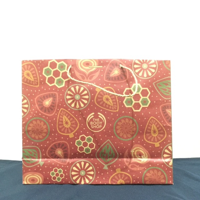 

Paperbag the body shop original edisi natal / paper bag the body shop murah