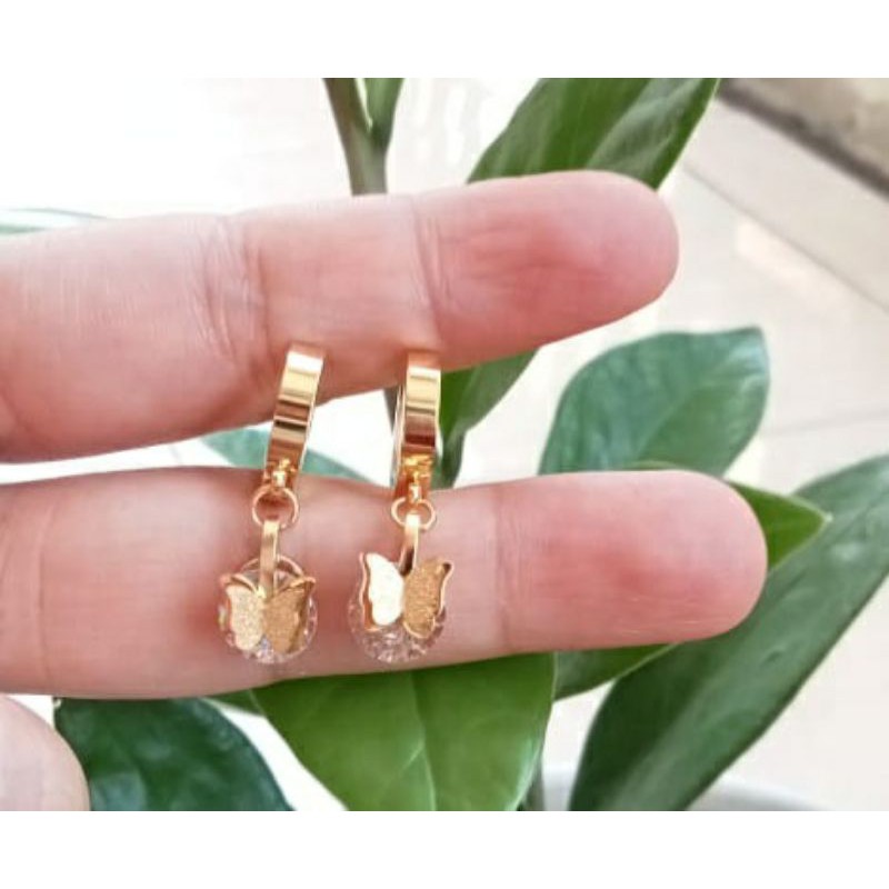 anting titanium wanita kupu-kupu