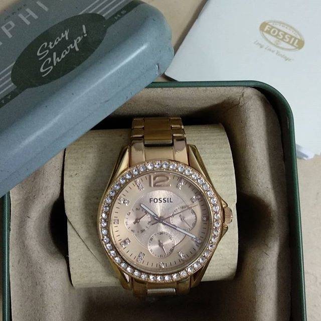 Jam Fossil rose gold es2811