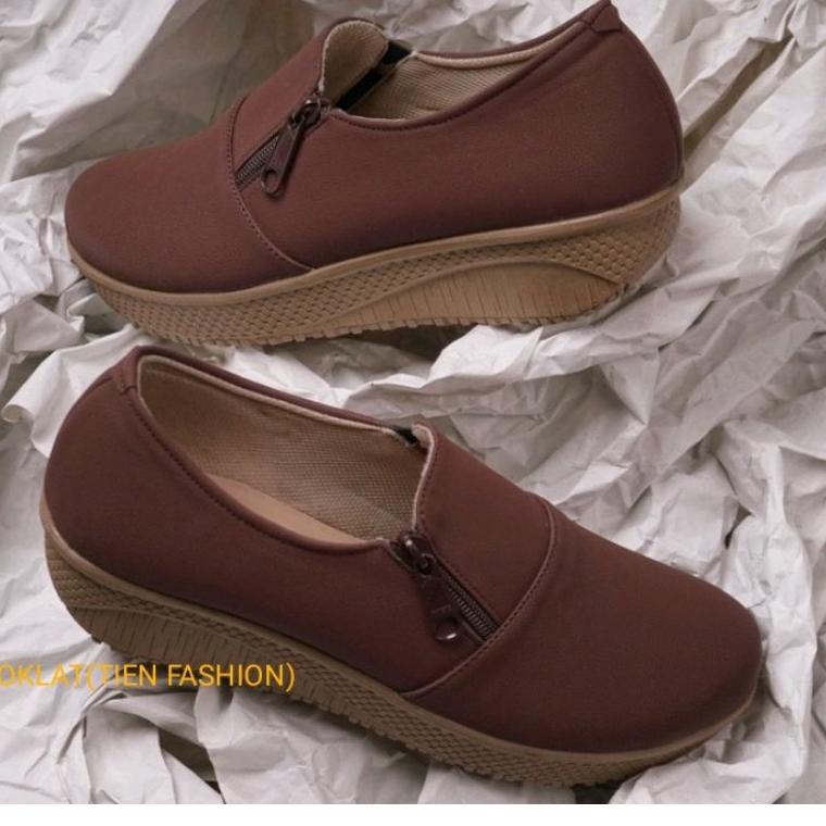 [KODE PRODUK VCWJ79062] SEPATU WANITA CASUAL SLIP ON AQILA ORIGINAL FEENOK (RESLETING SAMPING) REALP